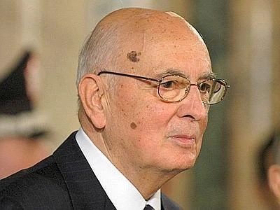 Presidenzialismo, pressing di Napolitano Grillo: "Berlusconi vuole diventare duce"
