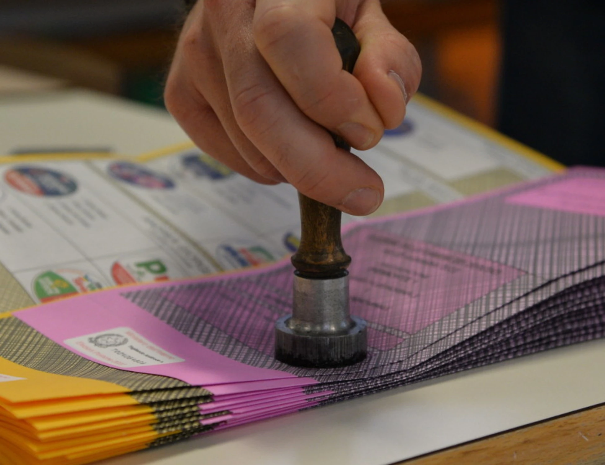 Politiche 2022, la bufala della "manina" dietro le elezioni in Italia