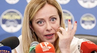 Giorgia Meloni, profezia su Calenda: "Forse scappa con Renzi"