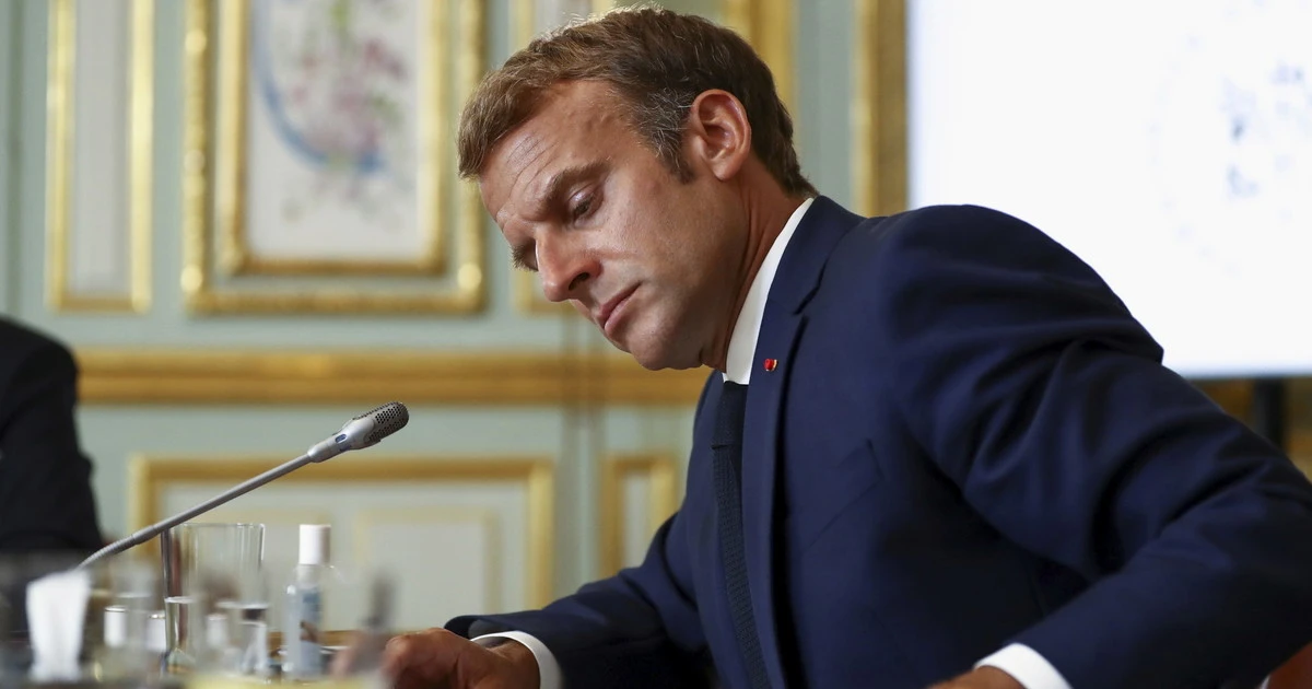 Emmanuel Macron "è il nulla": terremoto politico all'Eliseo, presidente mollato anche dai suoi fedelissimi