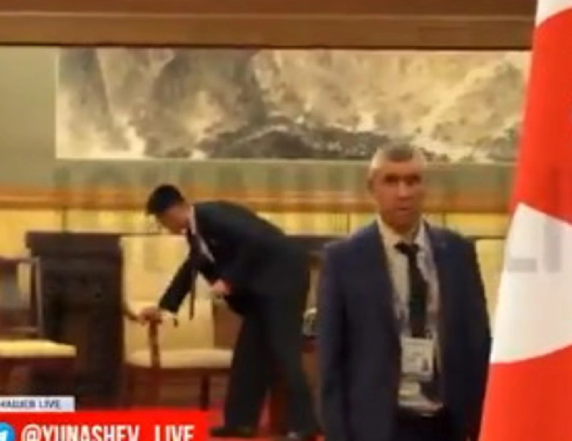 Kim Jong-un a Pechino, il suo staff beccato così: il video che sconcerta il mondo