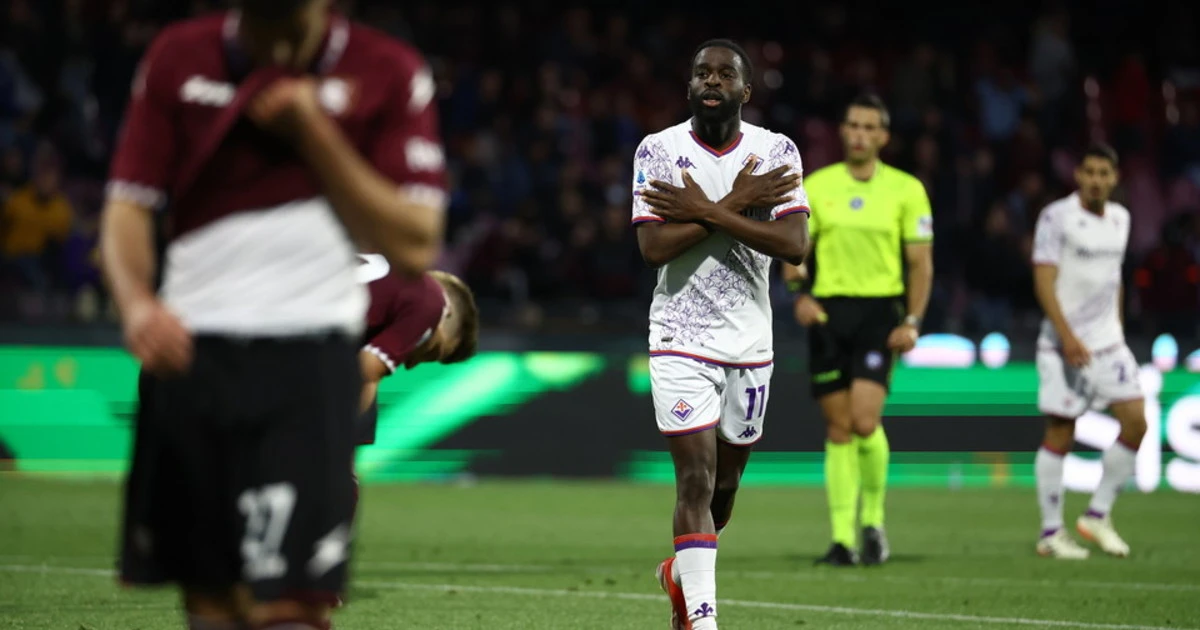 Milan, &quot;Pioli lo lascia fuori&quot;. Con l&apos;Inter la scelta che può costargli l&apos;esonero