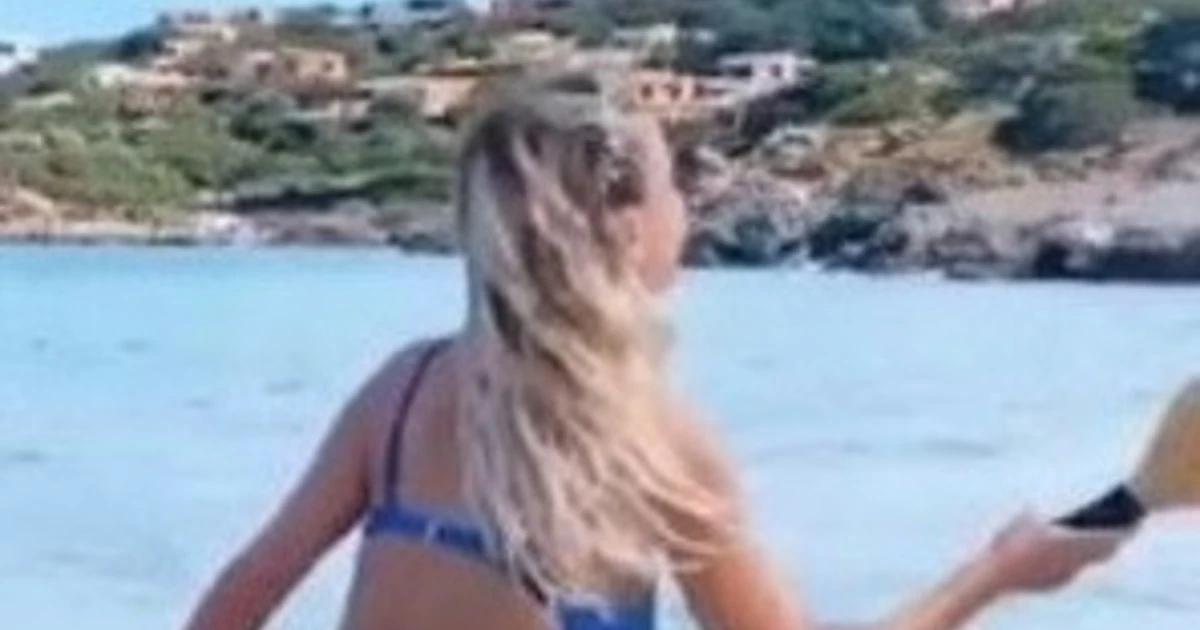 Diletta Leotta, sfida a racchettoni? Si piega in avanti e... da urlo: il lato B al suo meglio