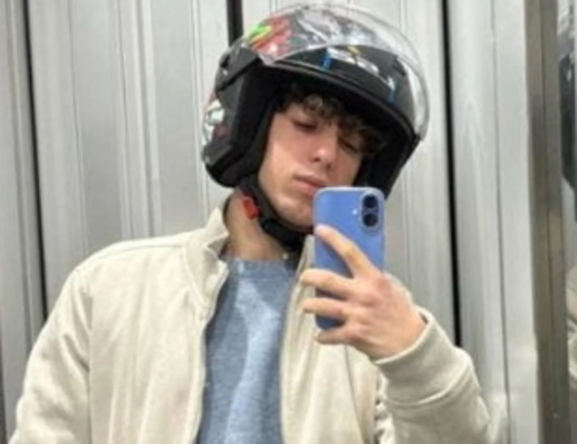 Leggi l'articolo: Cos'hanno trovato in casa al 21enne che ha sparato il 25 aprile, chi è Eithan Bondi