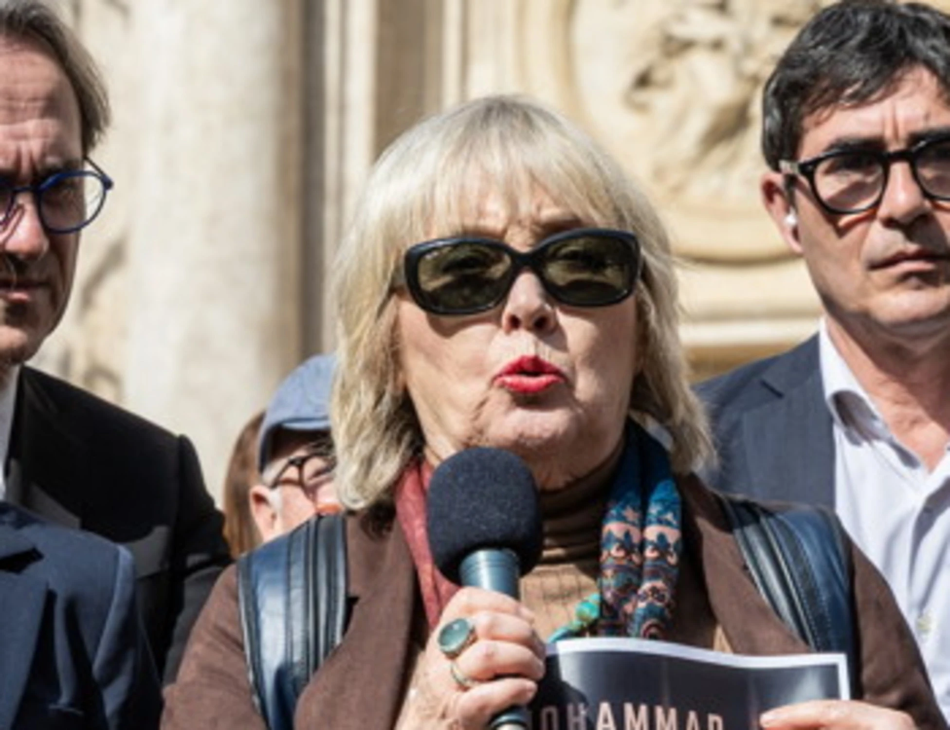 Avs, lo sfondone: "Arruolare i 17enne? Il governo chiarisca". Come si coprono di ridicolo