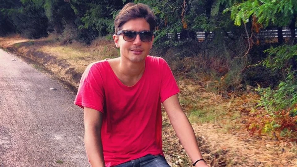 Firenze, travolto in scooter da un inseguimento di auto fra rom: morto il 29enne Duccio Dini