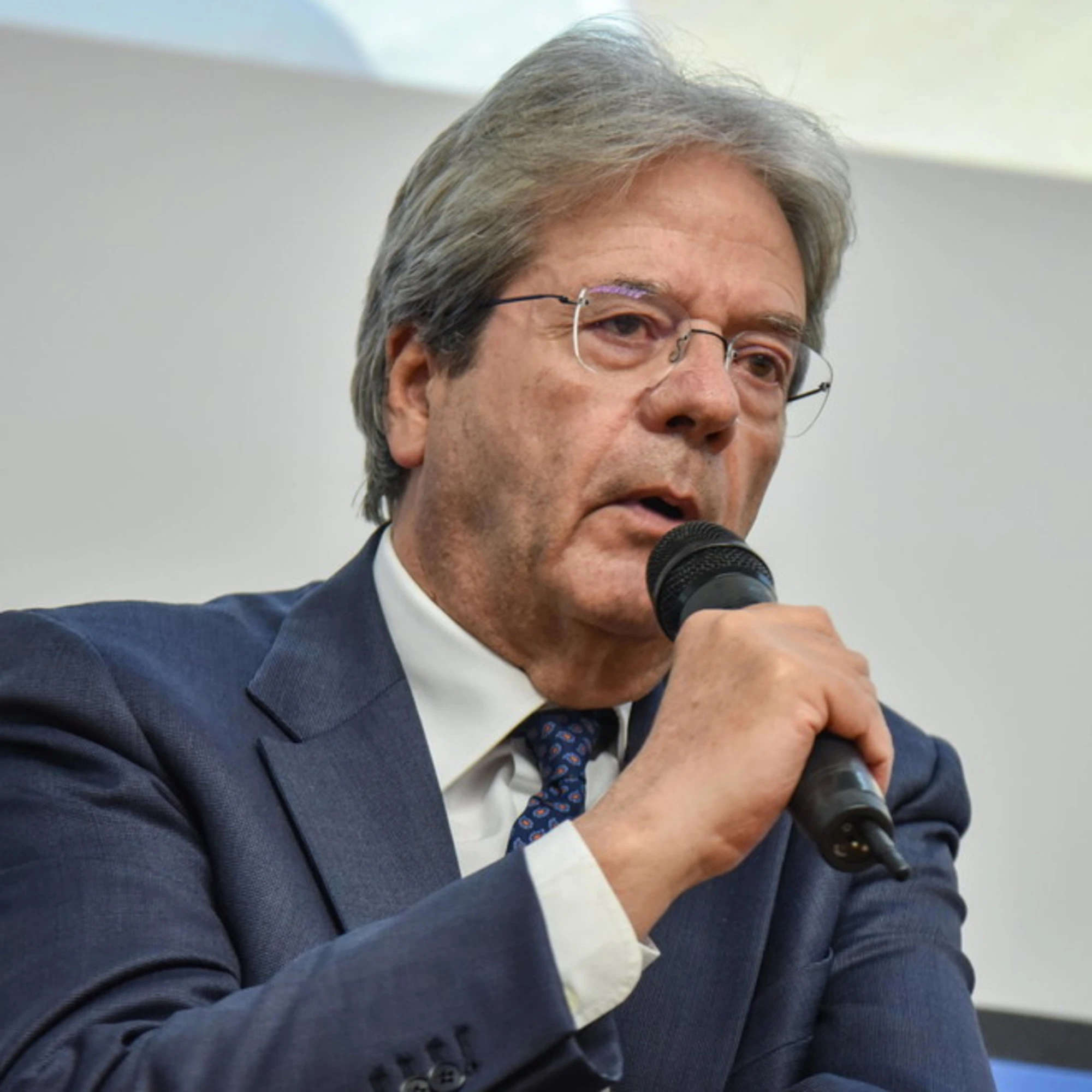 I due catafalchi europei fuori dal tempo e da smontare al pi&ugrave; presto