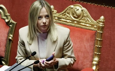 Giorgia Meloni durissima contro la M5s Maiorino: "Ma avete ristrutturato i castelli..."