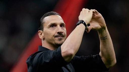 Il Milan vince contro il Verona nel giorno dell'addio al calcio di Ibrahimovic 