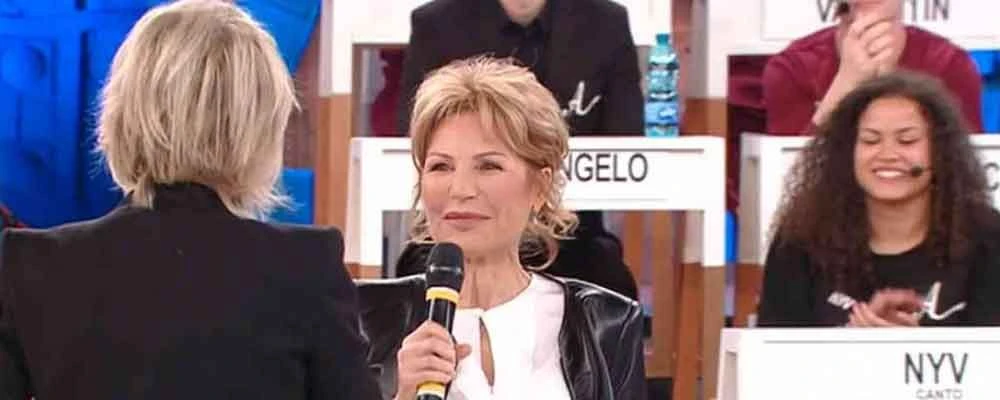 Lilli Gruber va ad Amici: in diretta il solito sermone contro gli uomini (e una frecciata a Matteo Salvini)