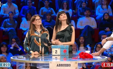 Affari Tuoi, "salvata in corner": brividi per Lucia