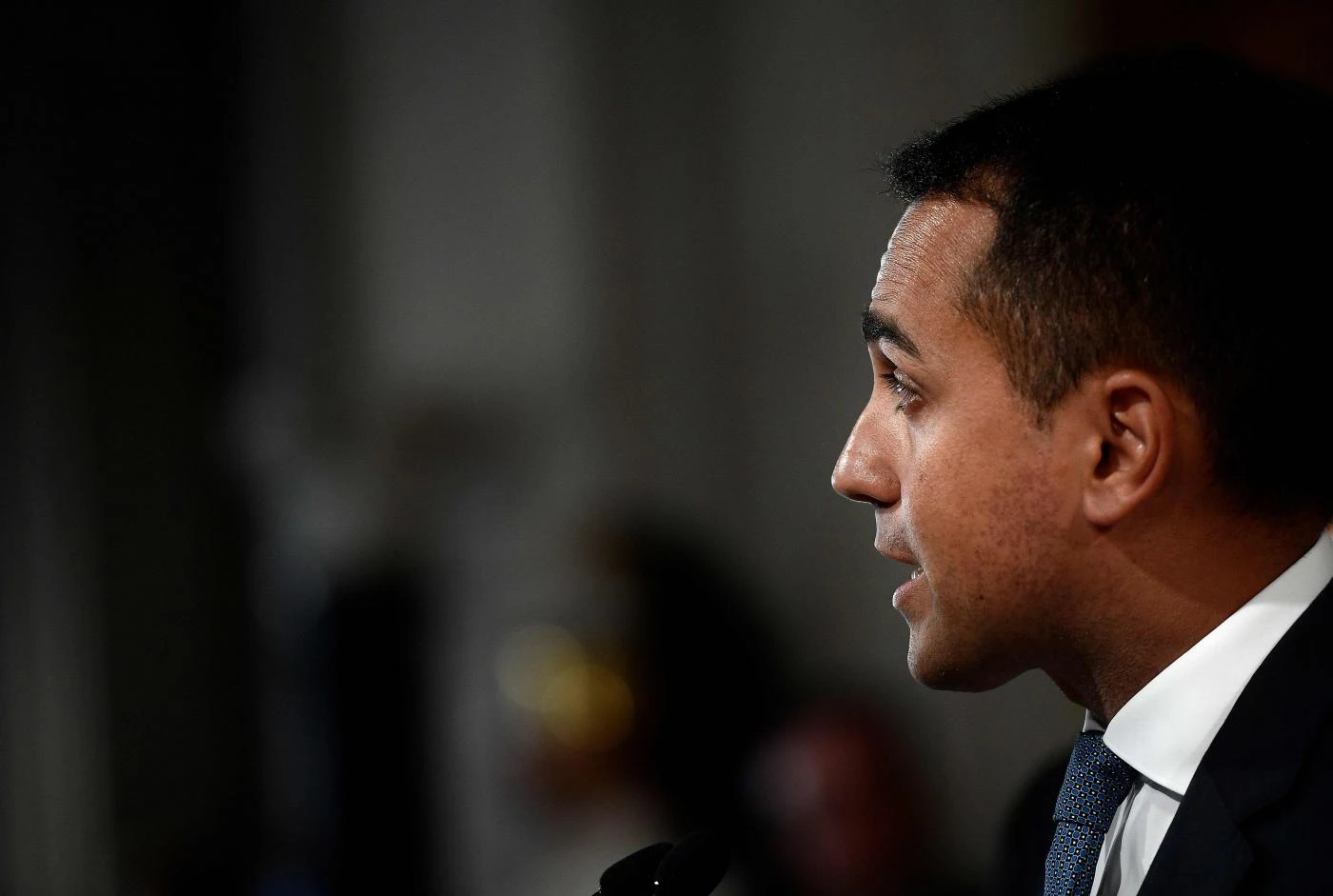 Luigi Di Maio, telefonata con Beppe Grillo: "Vi sfido", la nuova farsa grillina