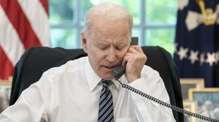 Joe Biden "infuriato": la telefonata choc con Zelensky