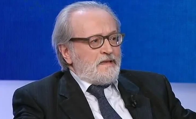 Paolo Becchi, l'appello a Di Battista: "Tira fuori i co*****i e sostieni Di Maio ha bisogno di te ora"