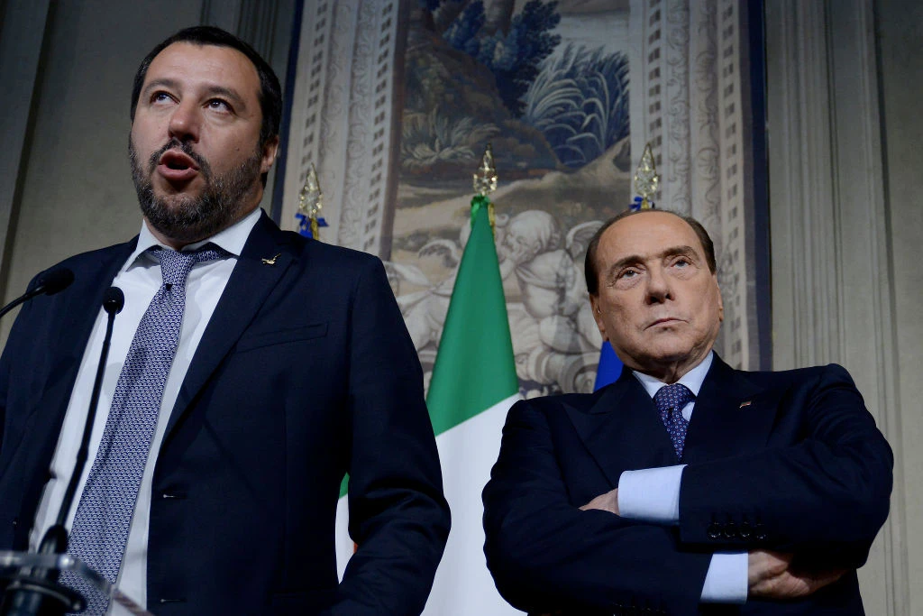 Matteo Salvini e Silvio Berlusconi, la trattativa segreta per fregare Luigi Di Maio: l'uomo del Cav nel governo