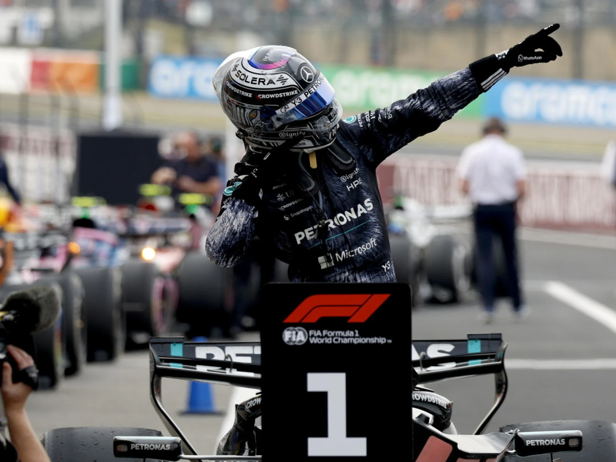 Kimi Antonelli, la strana esultanza a Suzuka: chi omaggia dopo la vittoria