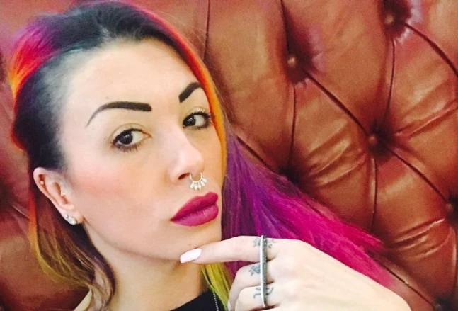 Radja Nainggolan, insulti e minacce sui social anche a moglie e figlie