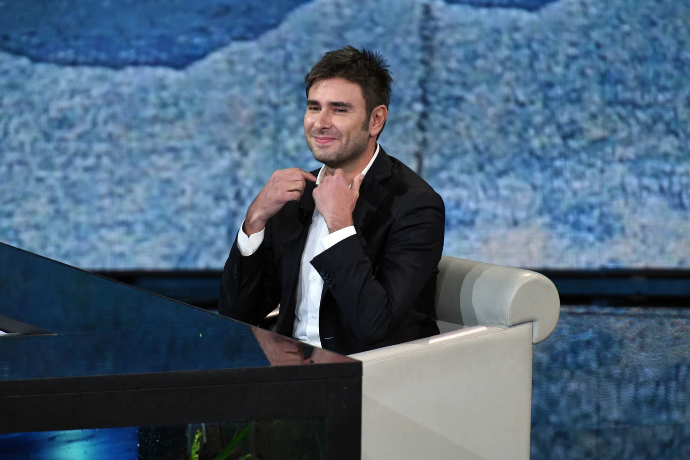 Alessandro Di Battista, il Movimento 5 Stelle disposto a offrirgli una poltronissima per tenerlo buono
