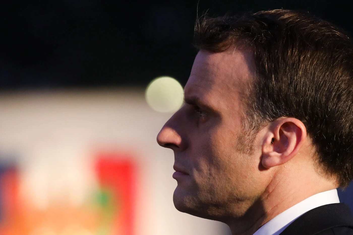 Emmanuel Macron, dopo le proteste rinuncia alla pensione: addio ai 6220 euro al mese da presidente