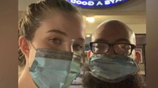 Texas, cacciati dal ristorante perché hanno la mascherina: serviva a proteggere il figlio, orrore e sconcerto
