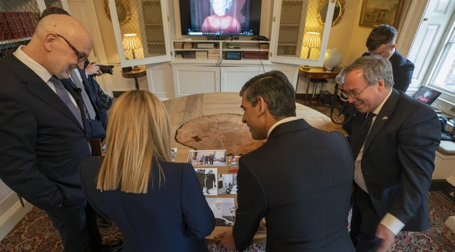 Meloni a Londra? "Fatto" e Natangelo mettono nel mirino l'intera famiglia