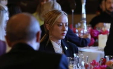 Giorgia Meloni, occhio a Trump al suo fianco: la foto spappola fegati a sinistra