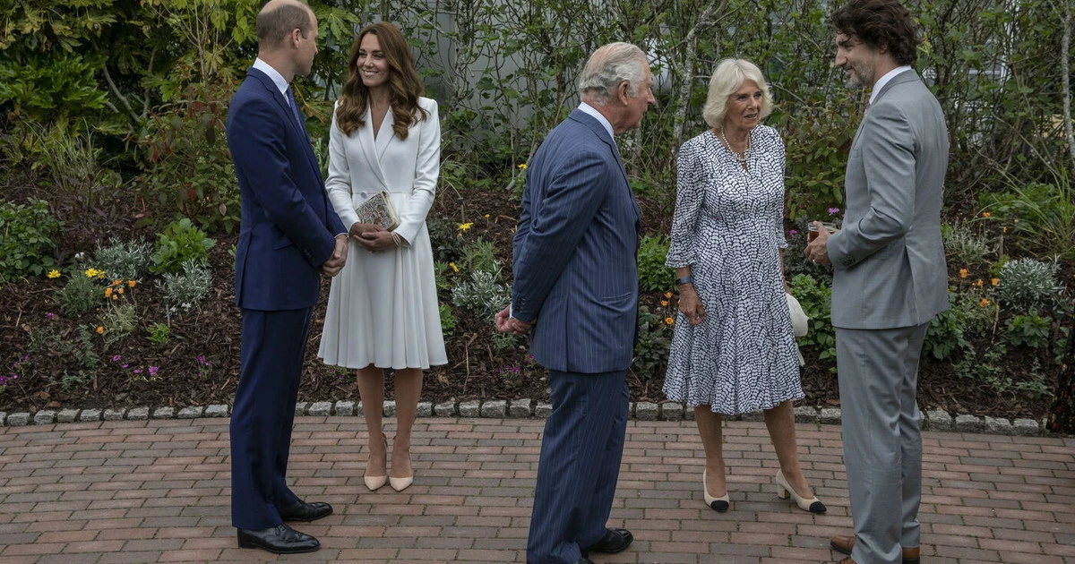 Kate Middleton, avete notato? Pesantissimo labiale al G7, "come ha chiamato il principe Carlo": sconcerto in UK