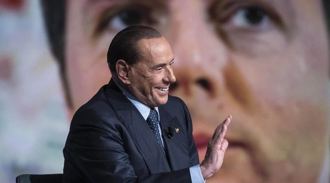 Matteo Renzi, la rivelazione su Silvio Berlusconi: "La telefonata subito dopo l'arresto di mia madre"