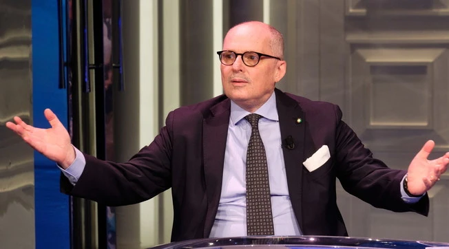Walter Ricciardi, l'affondo di Francesco Storace: "Davvero nessuno lo paga? Roberto Speranza risponda, attendiamo da un anno"