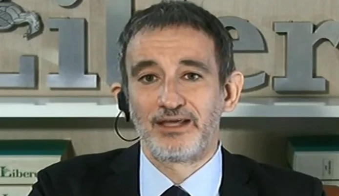 Coronavirus, Pietro Senaldi: "Porti aperti e infetti, l'Italia stende il tappeto rosso ai clandestini"