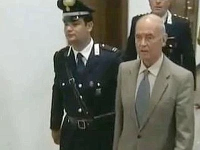 Legale di Priebke: ''Pronti a funerali in strada se il Vicariato vieta la chiesa''