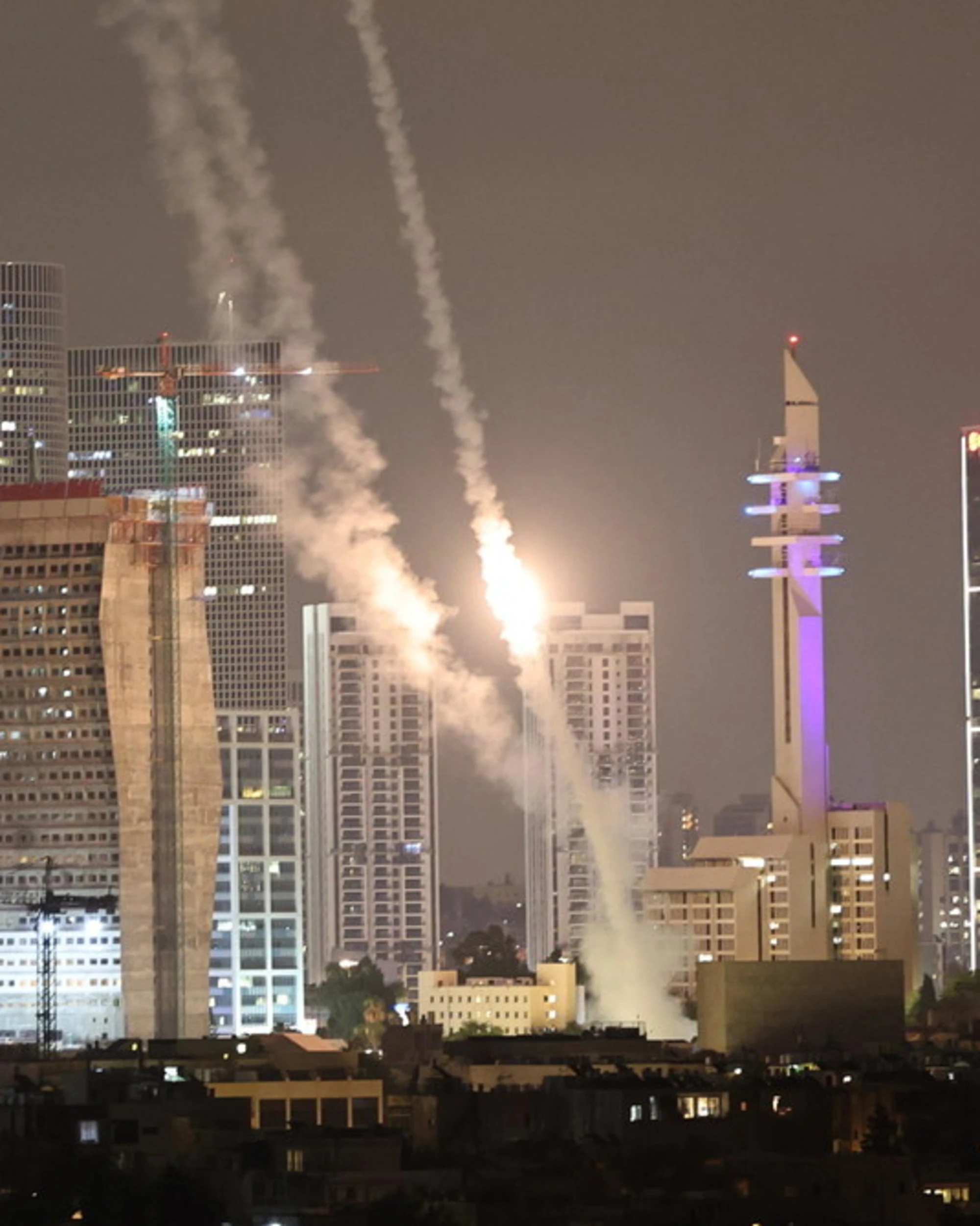 Iran e Israele in guerra, la diretta: "Missili su Tel Aviv": l'Iran scatena il caos