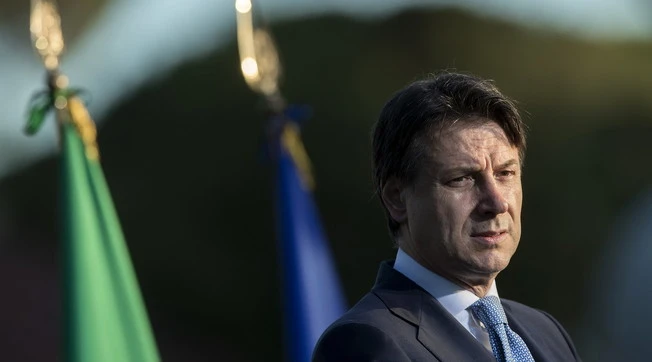 Giuseppe Conte, dal Pd il cambio di scenario: "Resti leader dell'alleanza col M5s anche in futuro". Stato d'emergenza e coronavirus, gli indizi