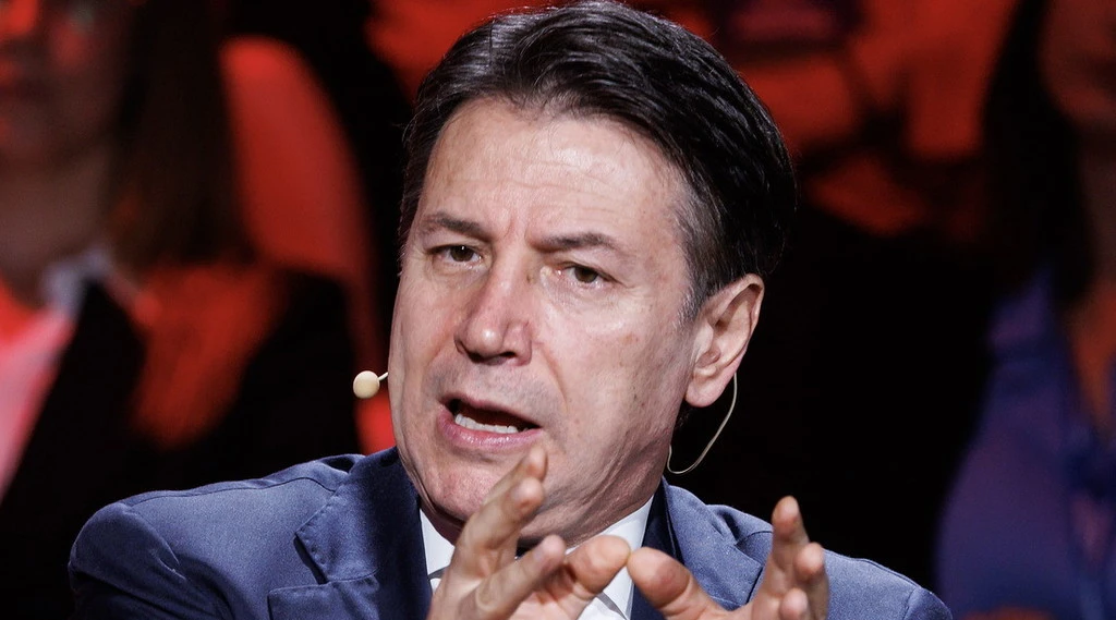 Giuseppe Conte contro Giorgia Meloni: "Debolezza e codardia"