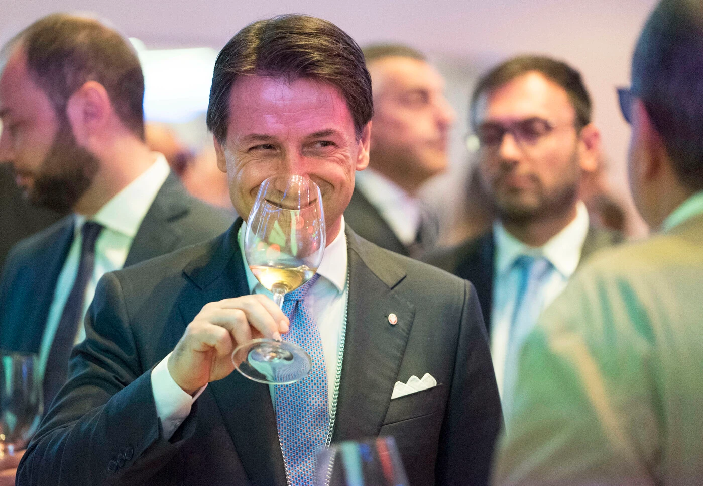 Giuseppe Conte, di giorno a Venezia e la sera brindisi a champagne: dove e come lo hanno beccato