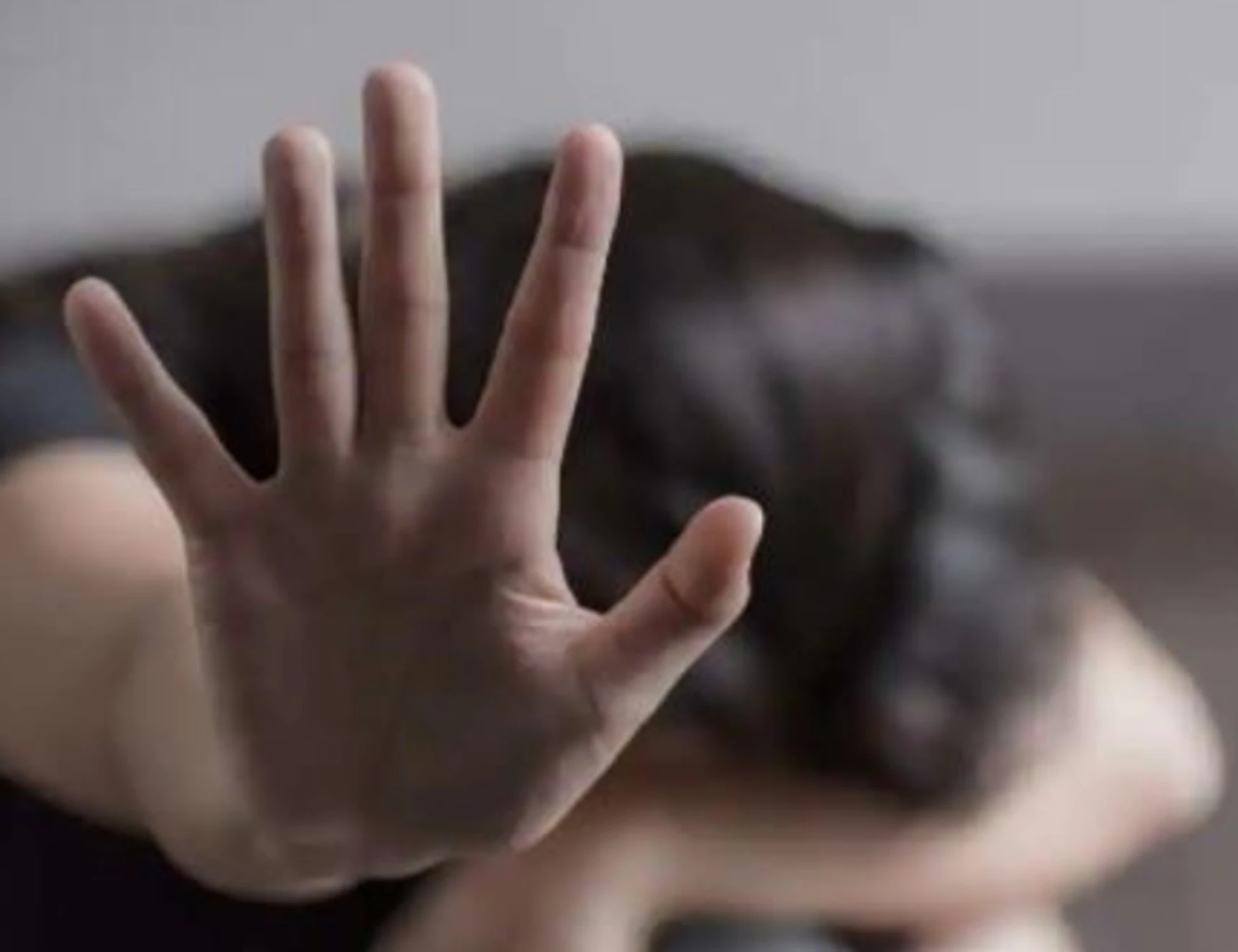 Civitanova, madre straniera riempie di botte la figlia italiana: "Razza di merd***"