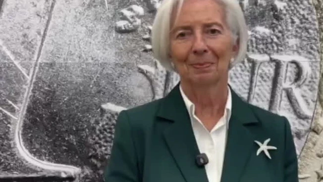 Lagarde fa gli auguri a Bulgaria nell'Euro: brinderò con vino bulgaro