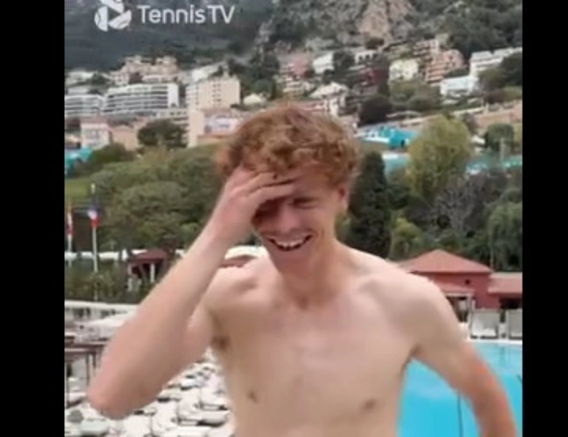 Jannik Sinner terrorizzato sul trampolino. E Alcaraz lo sfotte