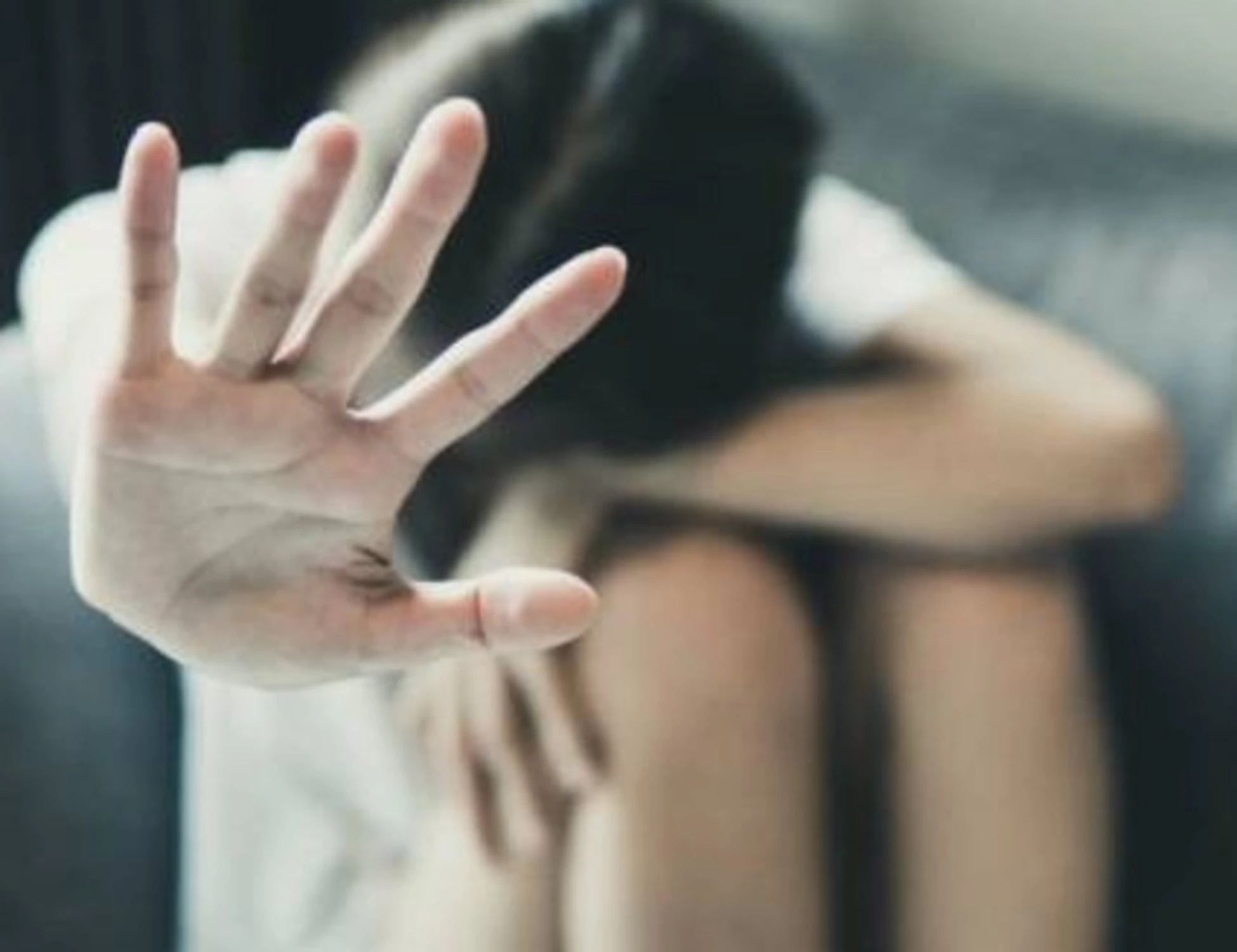 Monfalcone, calci e pugni alla moglie incinta? Espulso per direttissima (grazie al governo)