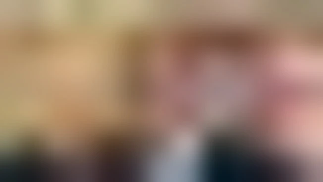 1049x576