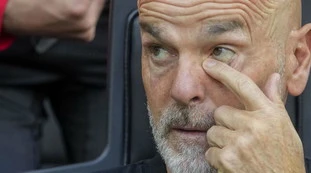 Milan-Genoa, inizio choc per Cardinale e Pioli: lo striscione a San Siro