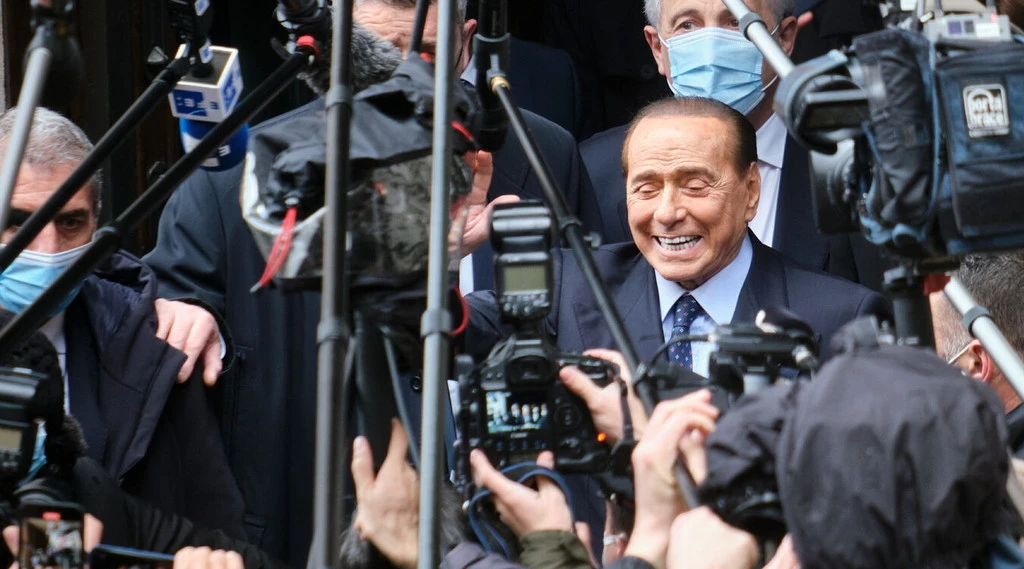 Silvio Berlusconi, il retroscena: "Sono di nuovo in campo". Ultimi miracolo: sondaggi riservati, "a quant'è Forza Italia davvero"