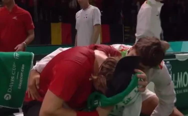 Coppa Davis, Bergs sconfitto piange senza freni: il gesto di Cobolli