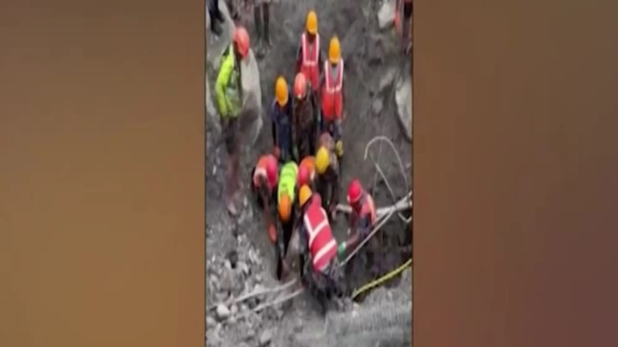 Nepal, due operai intrappolati vivi in un tunnel