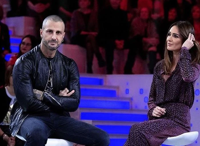 Verissimo, schifo in diretta per Fabrizio Corona: cosa succede al suo corpo davanti a Silvia Toffanin