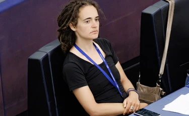 Carola Rackete si dimette da europarlamentare: "Ecco il motivo della mia scelta"