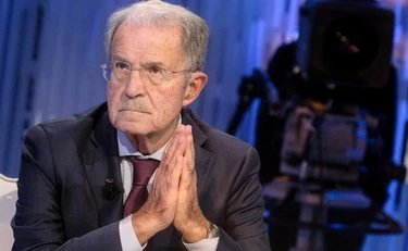 Romano Prodi ordina alla Schlein la super-tassa
