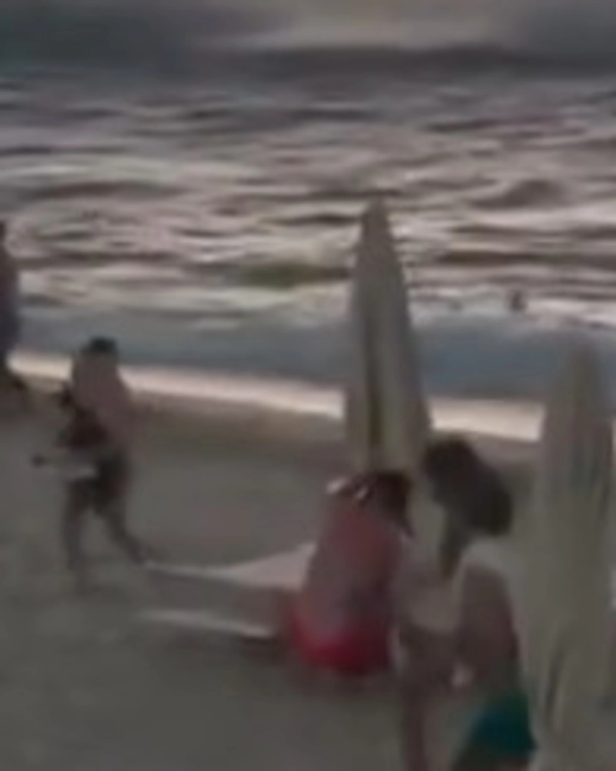 Tropea, tromba d'aria in spiaggia: terrore tra i bagnanti