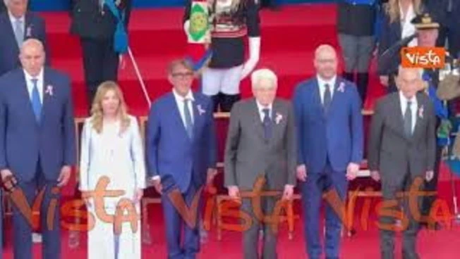 Gli onori al Presidente della Repubblica al termine della Parata del 2 giugno ai Fori Imperiali