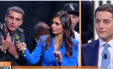 Dritto e Rovescio, il maranza: "Io giro col coltello", si ferma lo studio